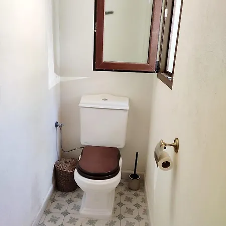 Bonita Casa Blanca En El Bosque. Kır Evi