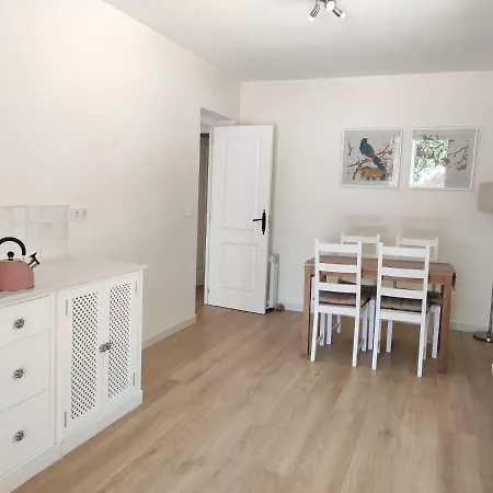 Kır Evi Bonita Casa Blanca En El Bosque. *