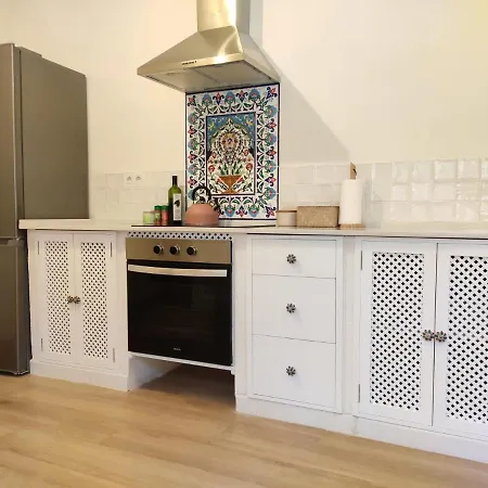 Bonita Casa Blanca En El Bosque. Летний дом *