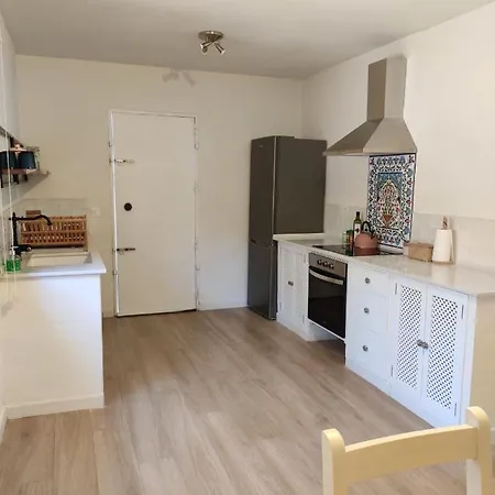 컨트리하우스 Bonita Casa Blanca En El Bosque. *