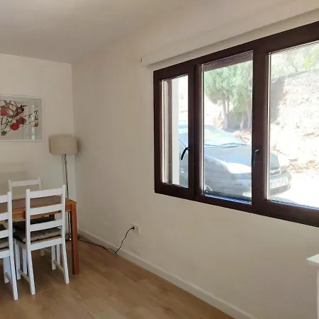 Bonita Casa Blanca En El Bosque.