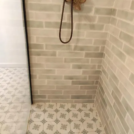 Bonita Casa Blanca En El Bosque. * Córdoba