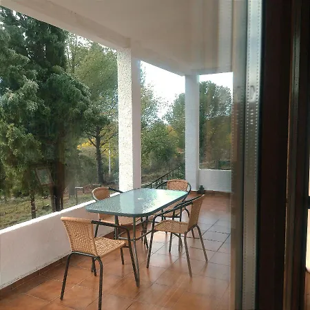 Bonita Casa Blanca En El Bosque.