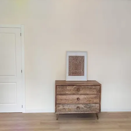 Bonita Casa Blanca En El Bosque.