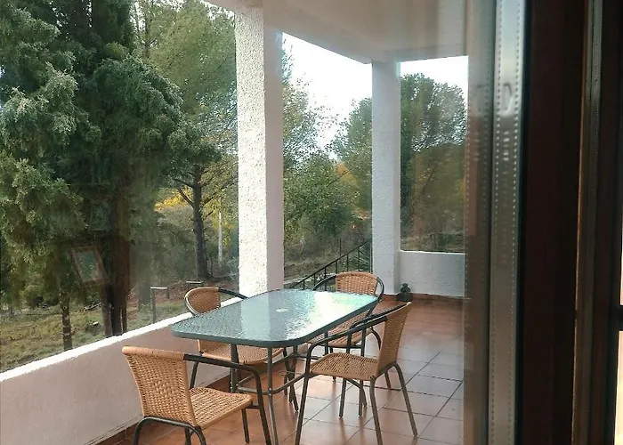 Bonita Casa Blanca En El Bosque.