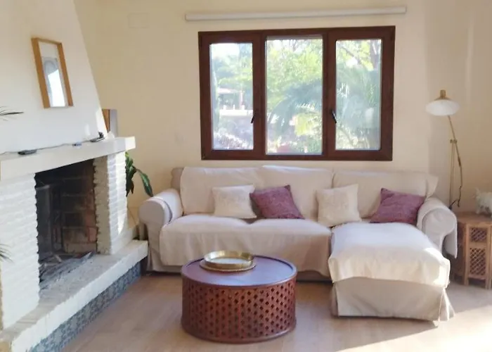 Bonita Casa Blanca En El Bosque. Córdoba