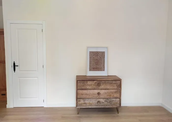 Bonita Casa Blanca En El Bosque.