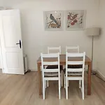 Bonita Casa Blanca En El Bosque. *