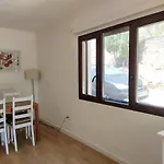 Bonita Casa Blanca En El Bosque.