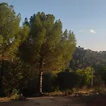 Bonita Casa Blanca En El Bosque. Country house