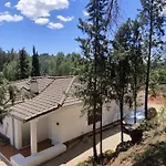 Bonita Casa Blanca En El Bosque. *
