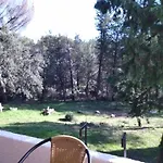 Bonita Casa Blanca En El Bosque. Country house