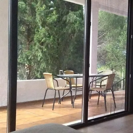 Bonita Casa Blanca En El Bosque. Летний дом *