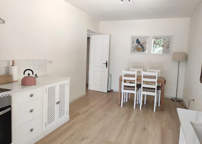 컨트리하우스 Bonita Casa Blanca En El Bosque. *