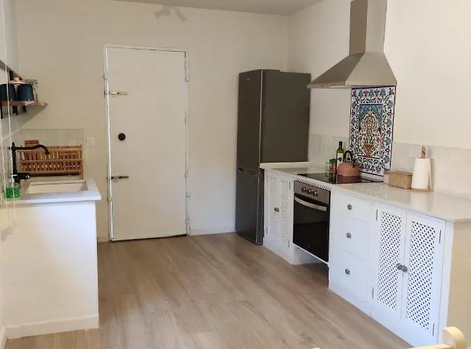 컨트리하우스 Bonita Casa Blanca En El Bosque. *