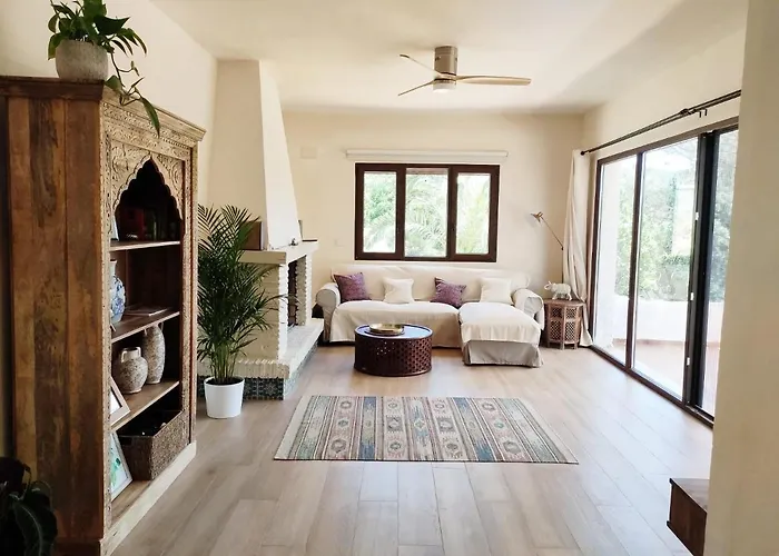 컨트리하우스 Bonita Casa Blanca En El Bosque.