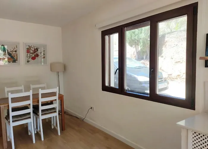 Bonita Casa Blanca En El Bosque.