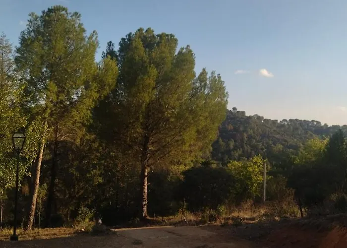 Bonita Casa Blanca En El Bosque. 컨트리하우스